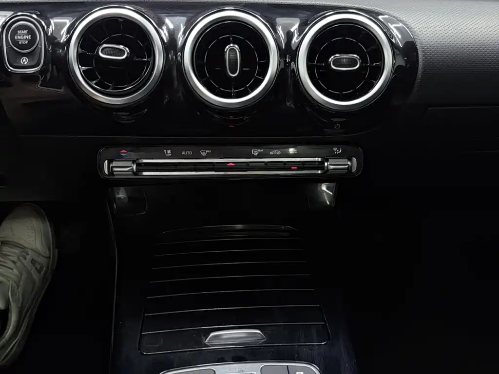 Mercedes-Benz A-Class 2023 — фото 9