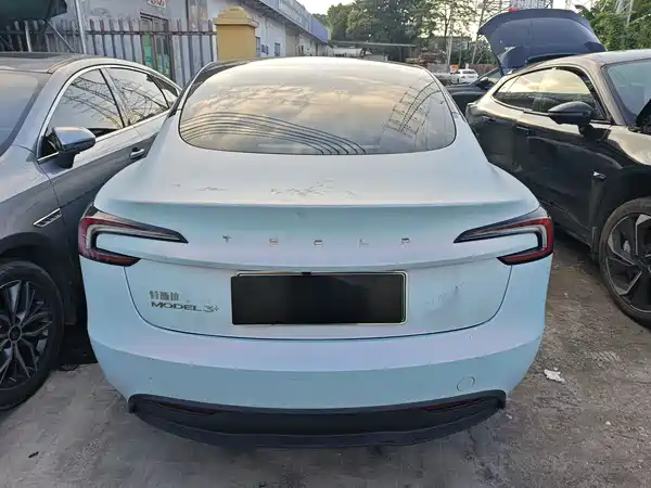 Tesla Model 3 2024