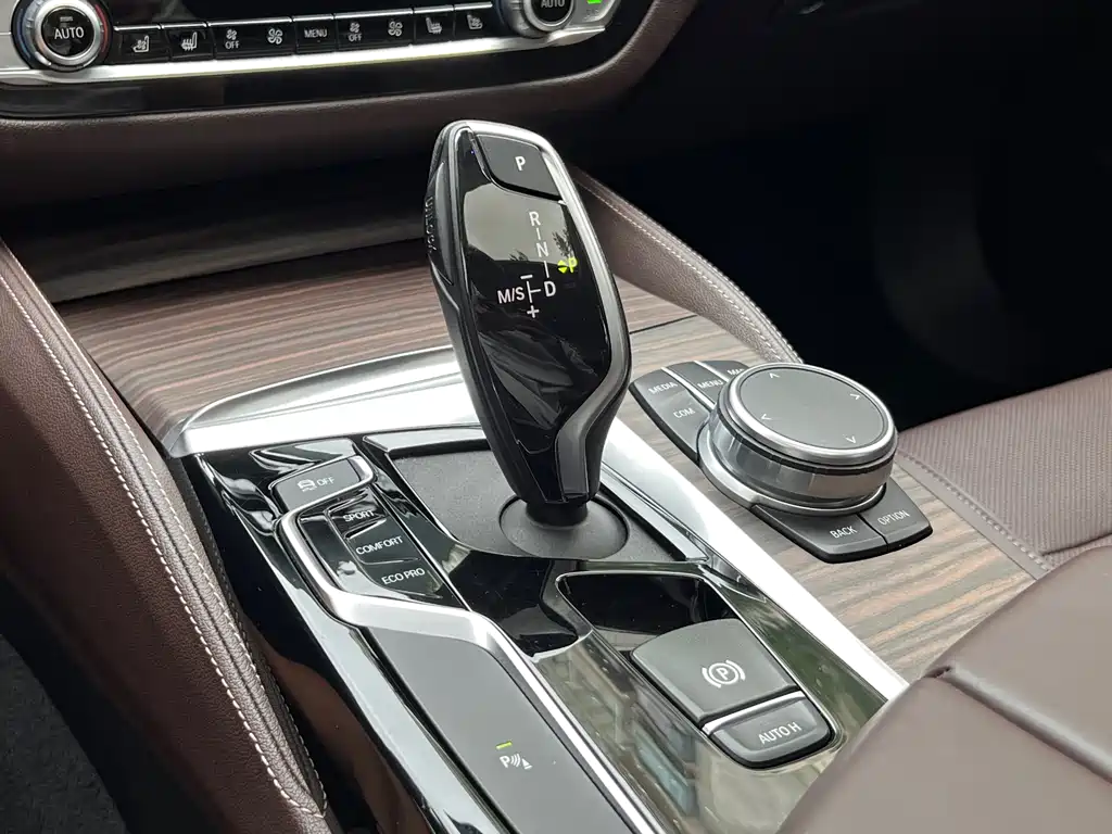 BMW 5 Series 2020 — фото 12