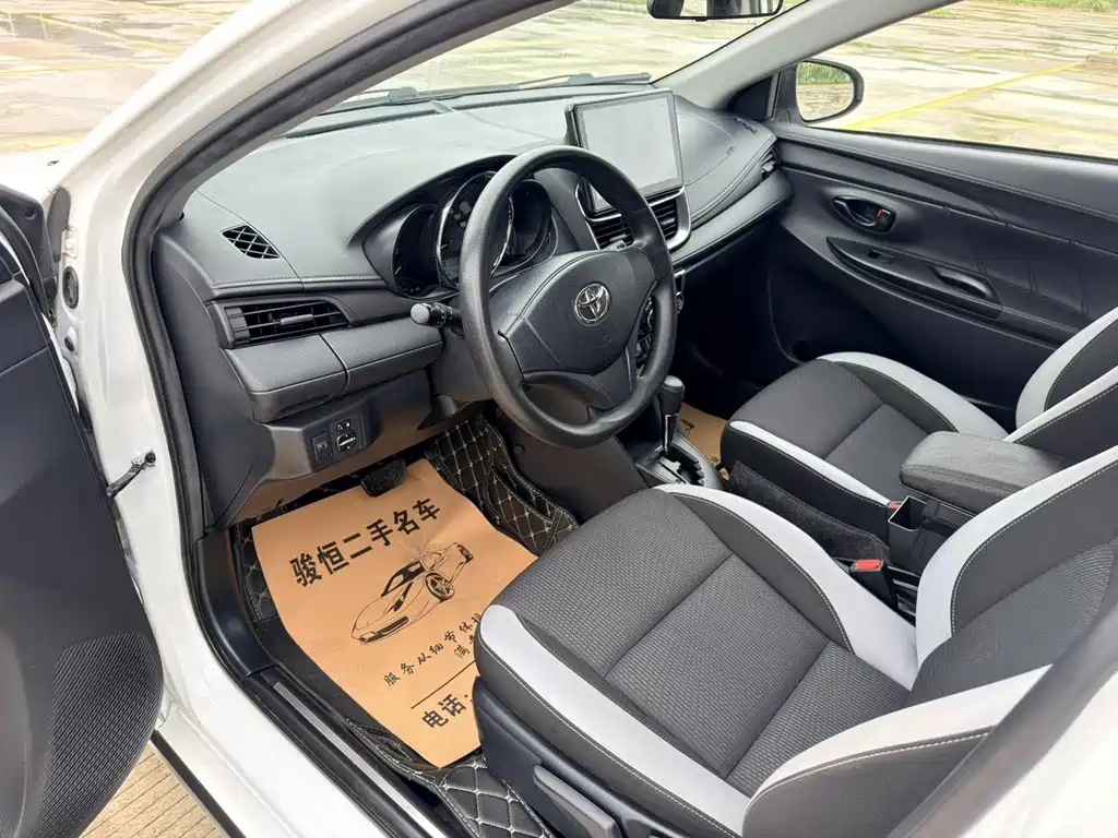 Toyota Yaris L 2020 — фото 11