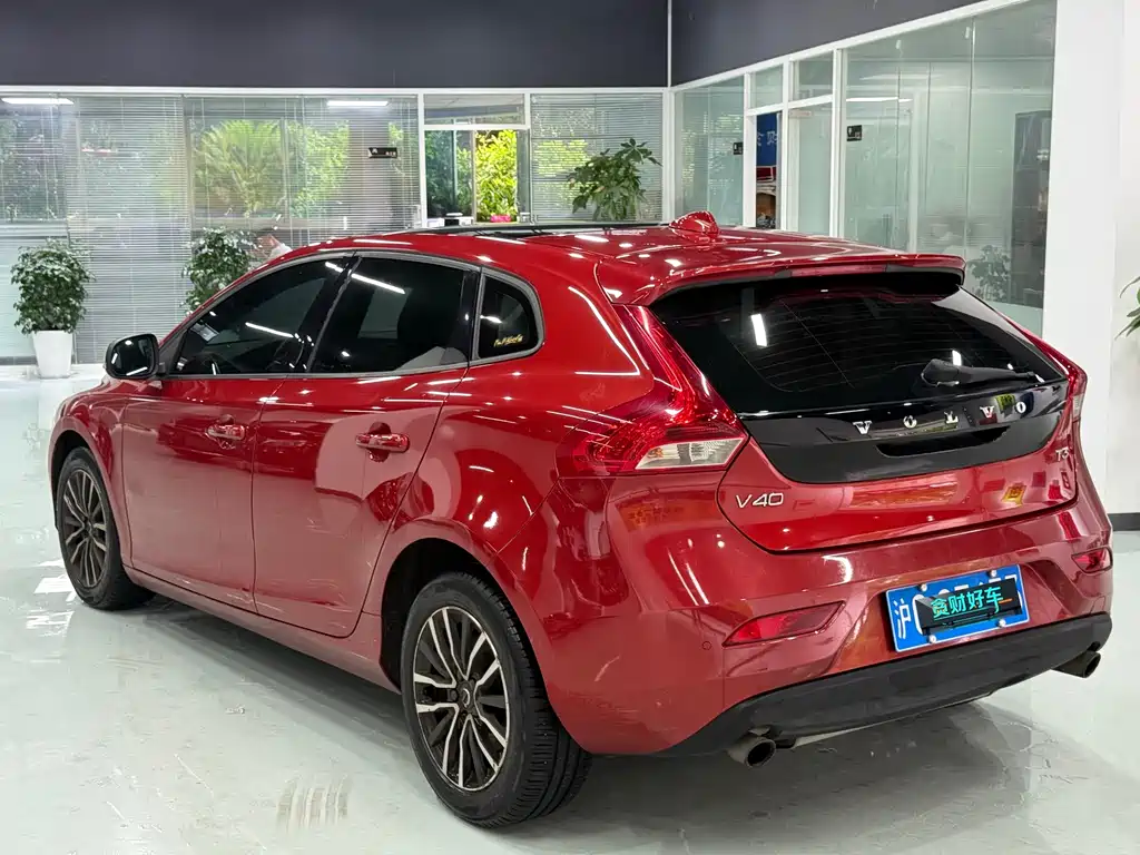 Volvo V40 2019 — фото 10