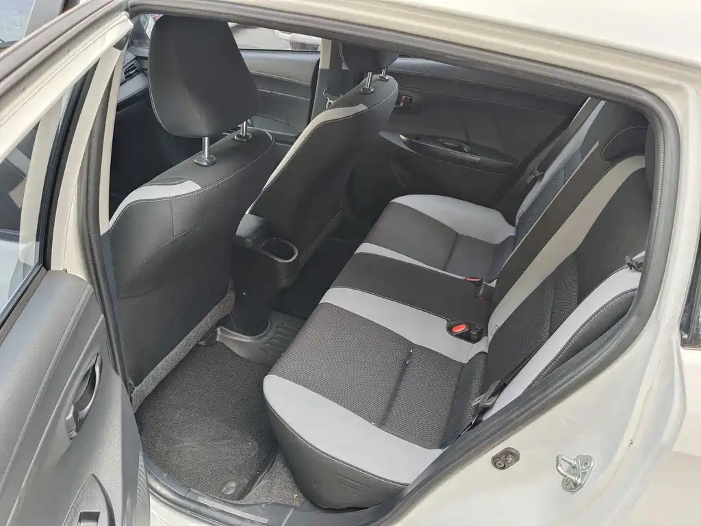 Toyota Yaris L 2022 — фото 9