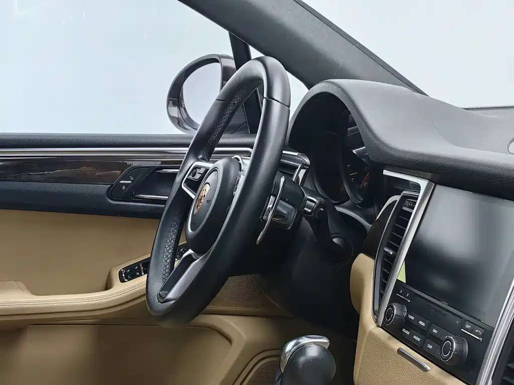 Porsche Macan 2017 — фото 22