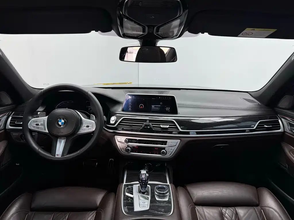 BMW 7 Series 2019 — фото 19