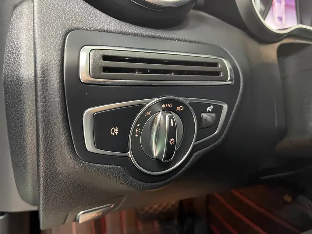Mercedes-Benz C-Class 2018 — фото 18