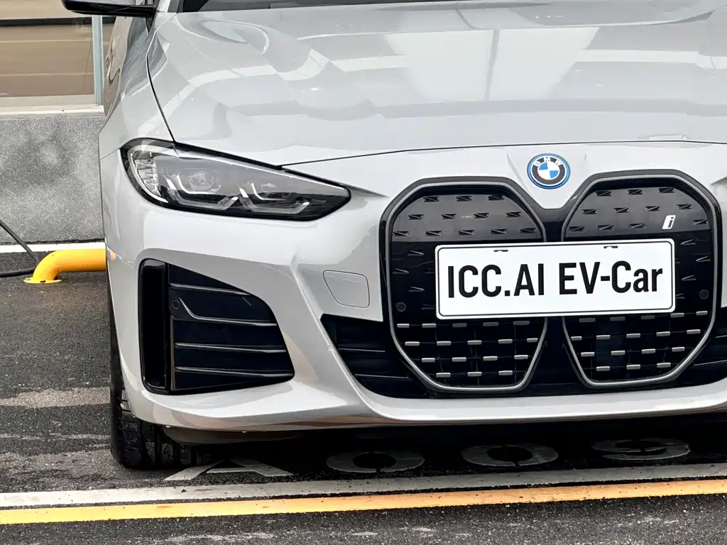 BMW i4 2025 — фото 13
