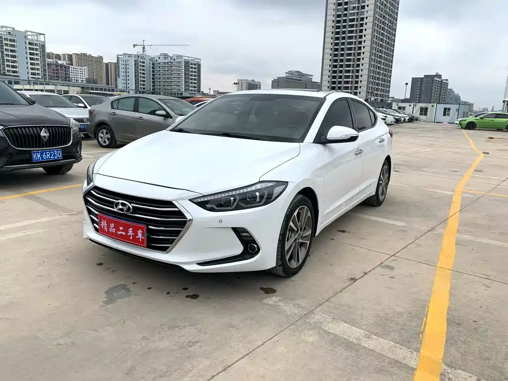 Hyundai Elantra 2017 — фото 1
