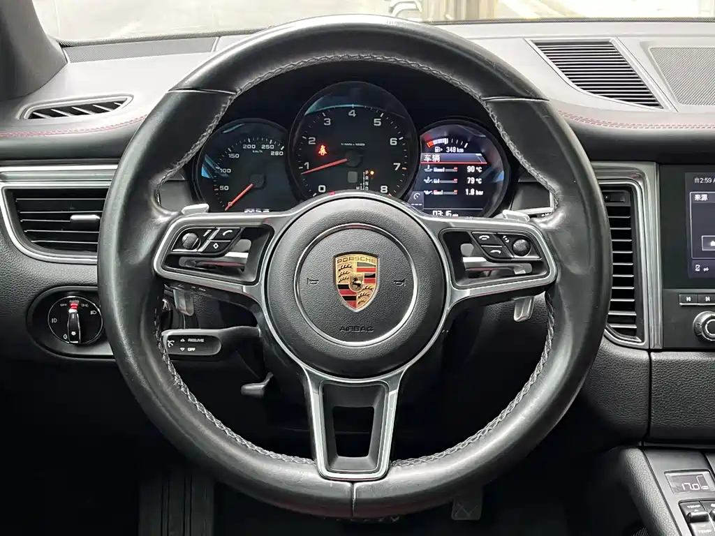 Porsche Macan 2018 — фото 14