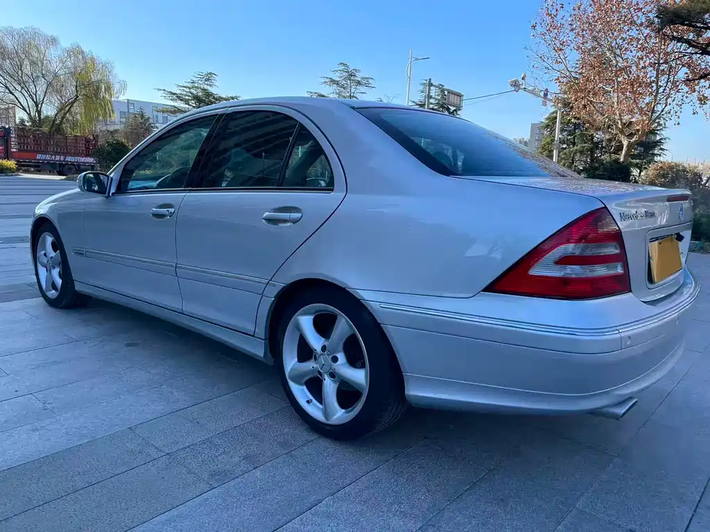 Mercedes-Benz C-Class 2006 — фото 12