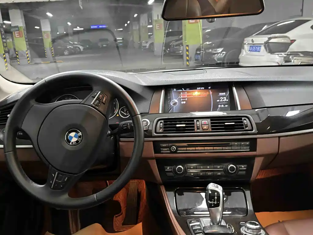 BMW 5 Series 2016 — фото 5