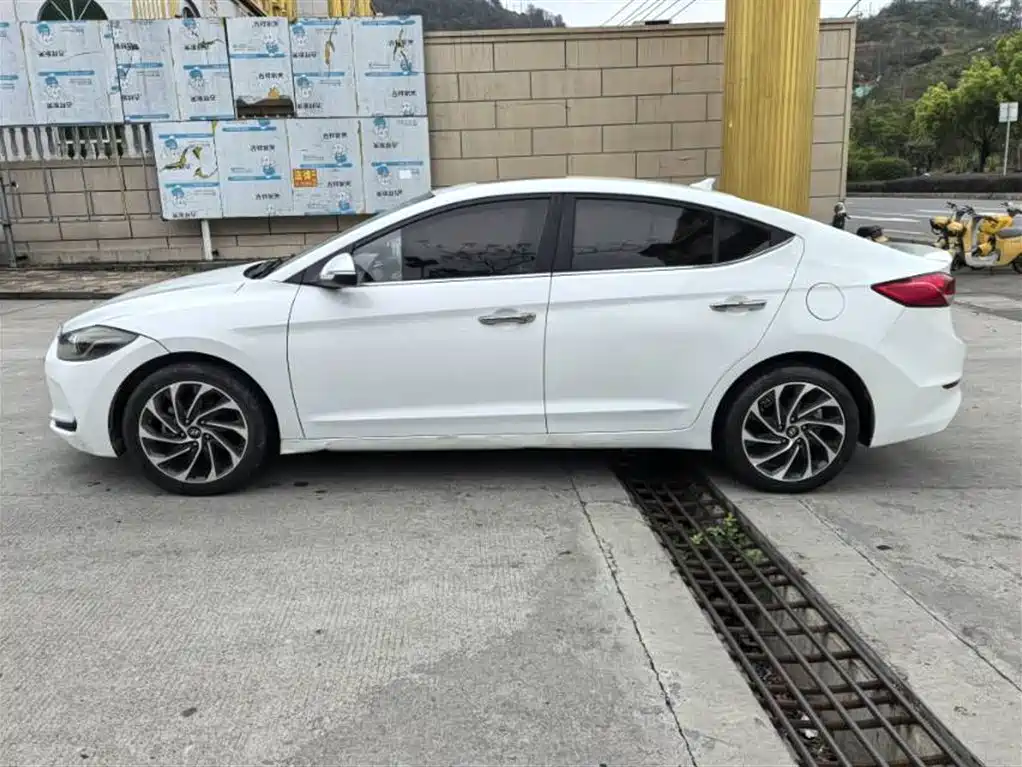 Hyundai Elantra 2020 — фото 6