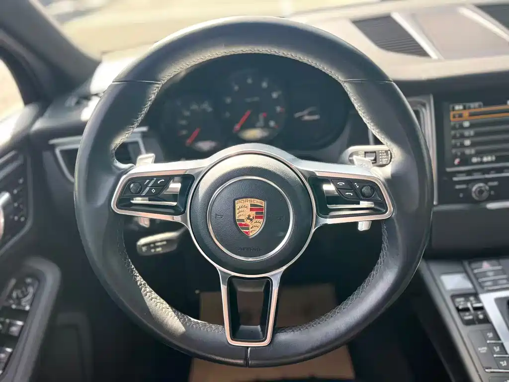 Porsche Macan 2015 — фото 17