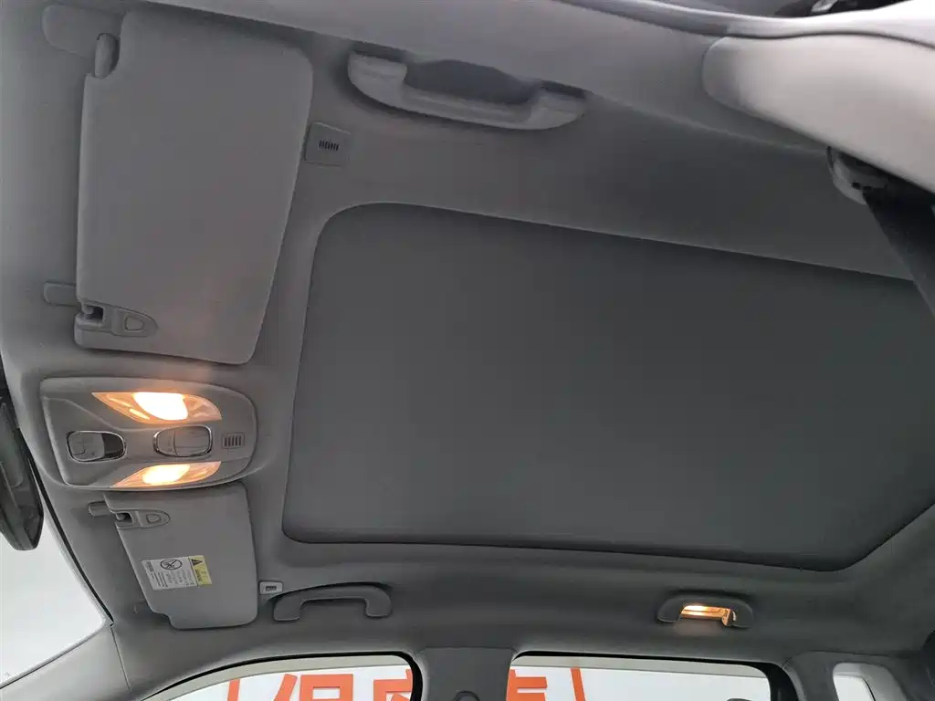 Jeep Compass 2018 — фото 14