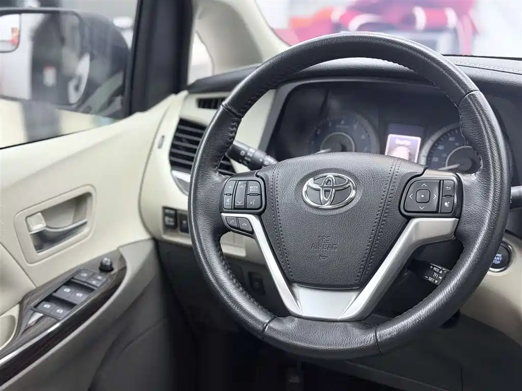 Toyota Sienna 2020 — фото 17