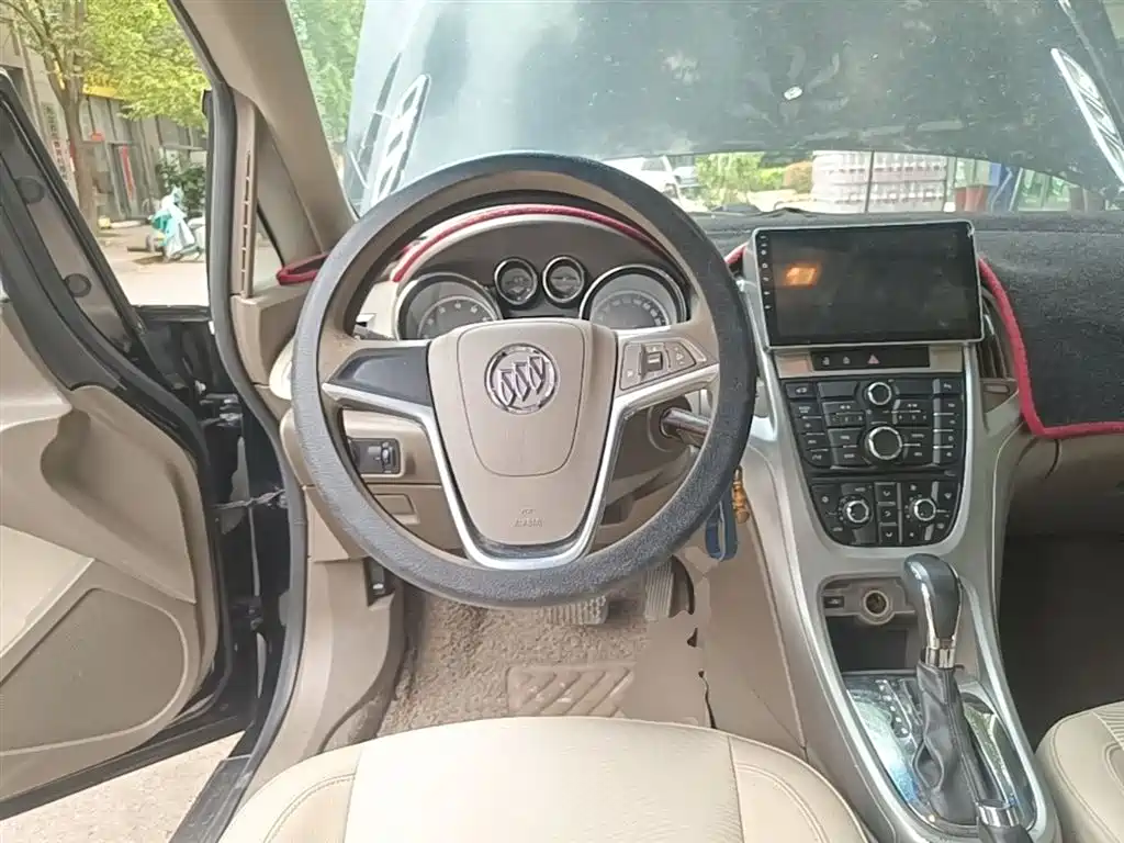 Buick Excelle 2014 — фото 11