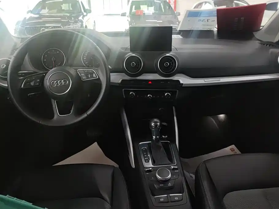 Audi Q2L 2019 — фото 12