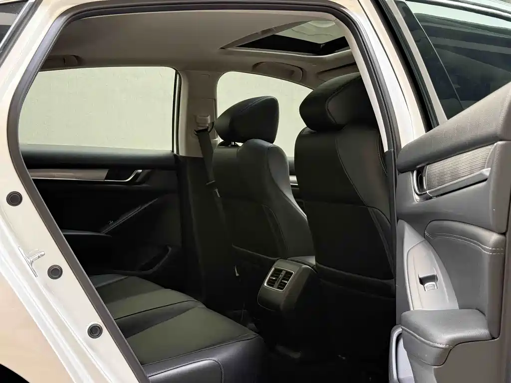 Honda Accord 2019 — фото 10