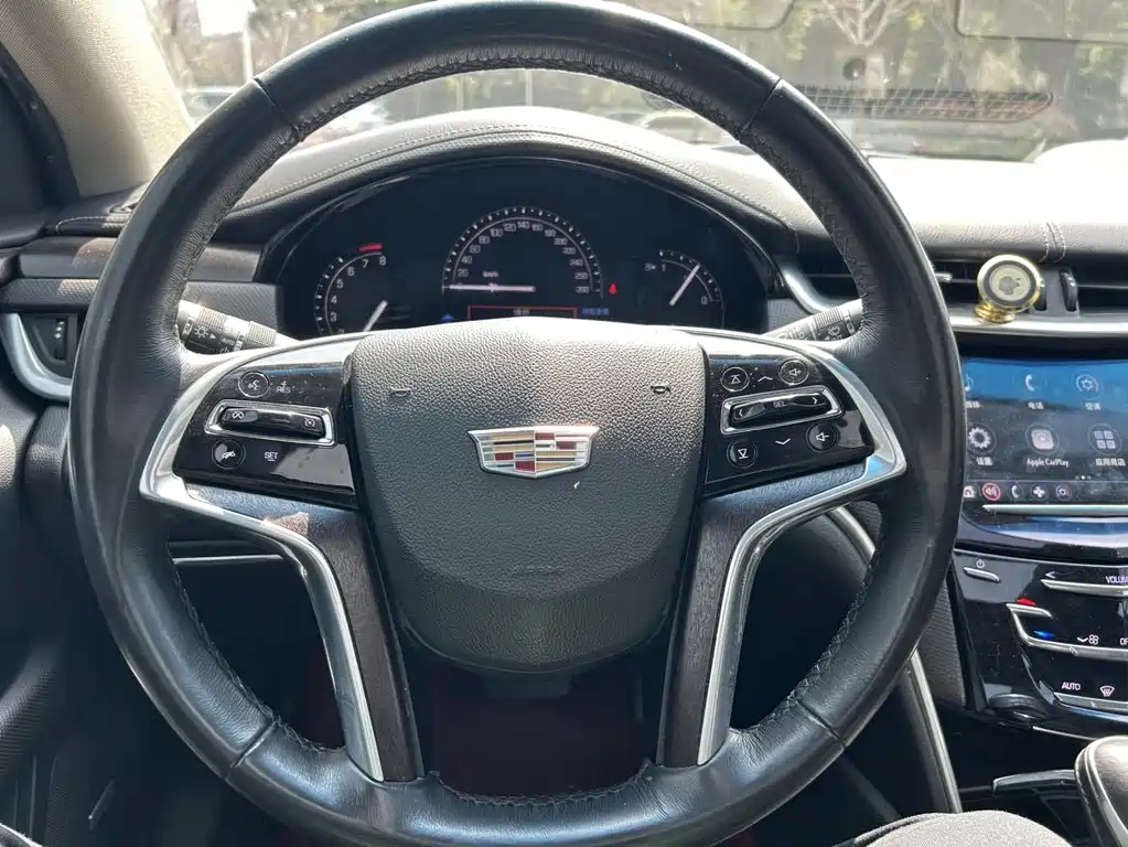 Cadillac XTS 2018 — фото 11