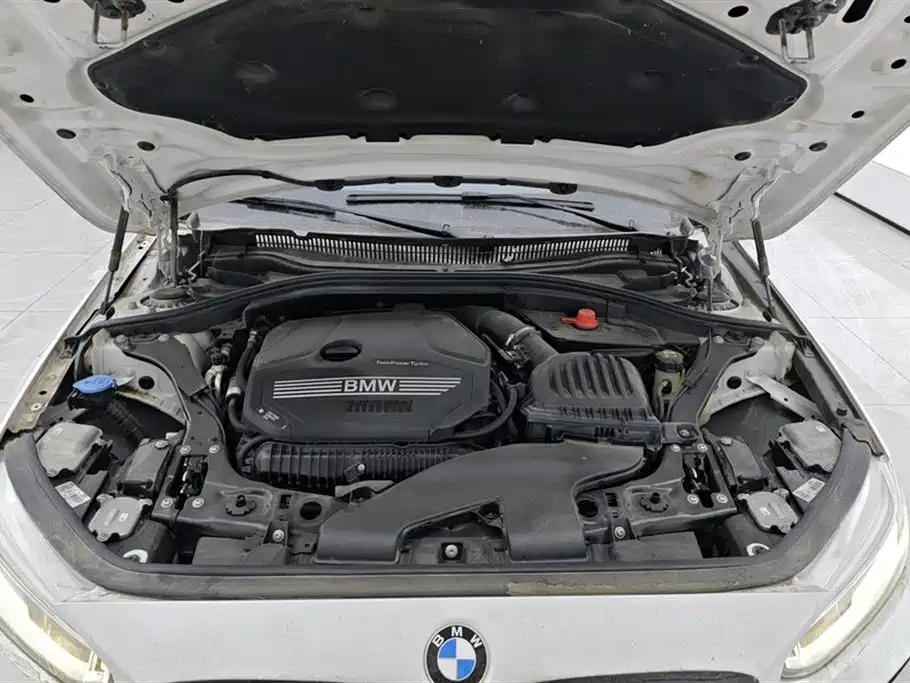 BMW 1 Series 2020 — фото 10