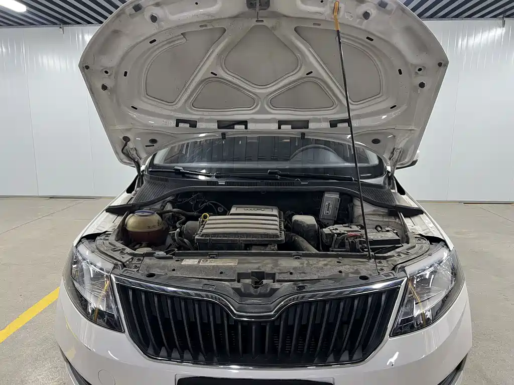 Skoda Rapid Spaceback 2020 — фото 17