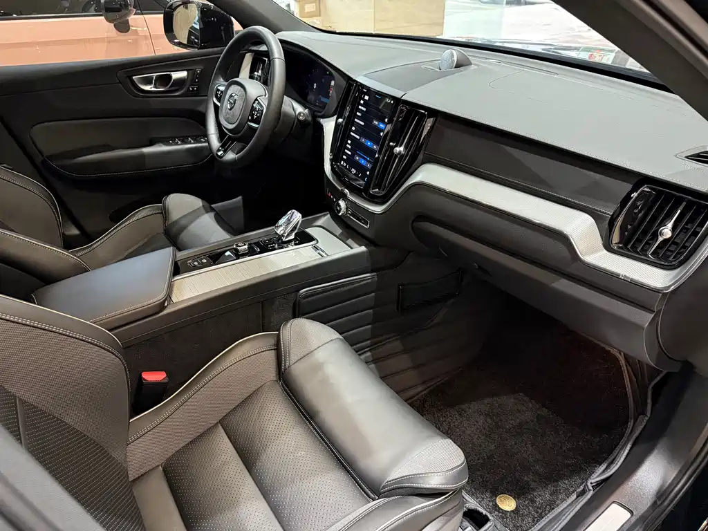 Volvo XC60 PHEV 2024 — фото 12