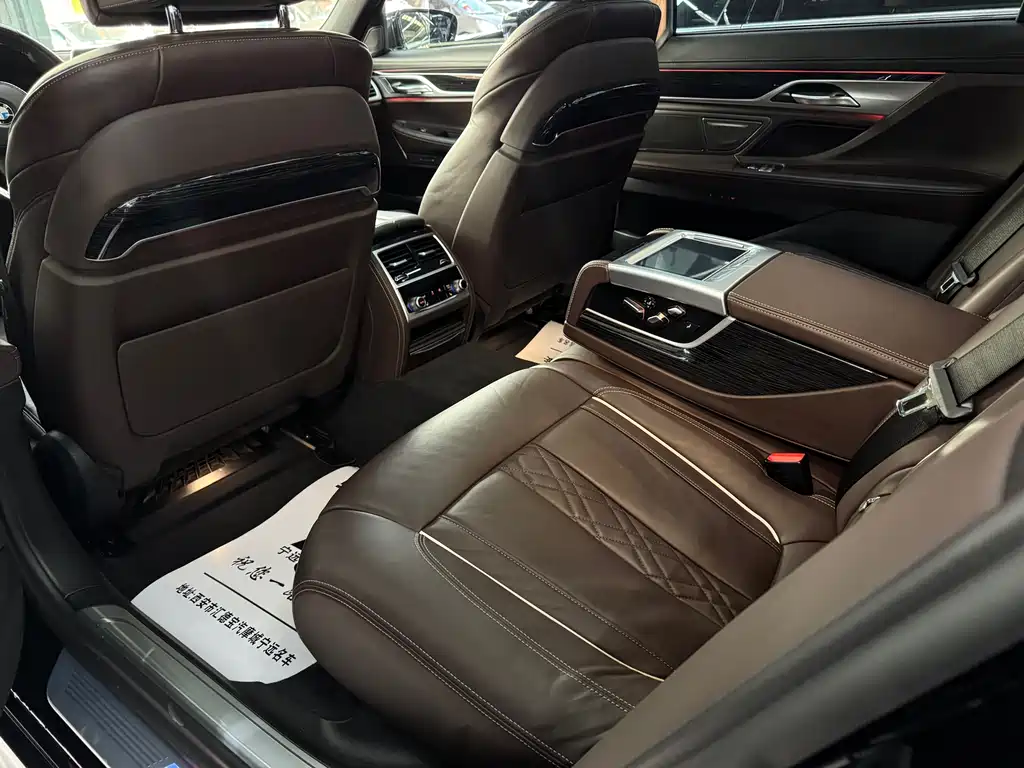 BMW 7 Series 2021 — фото 18
