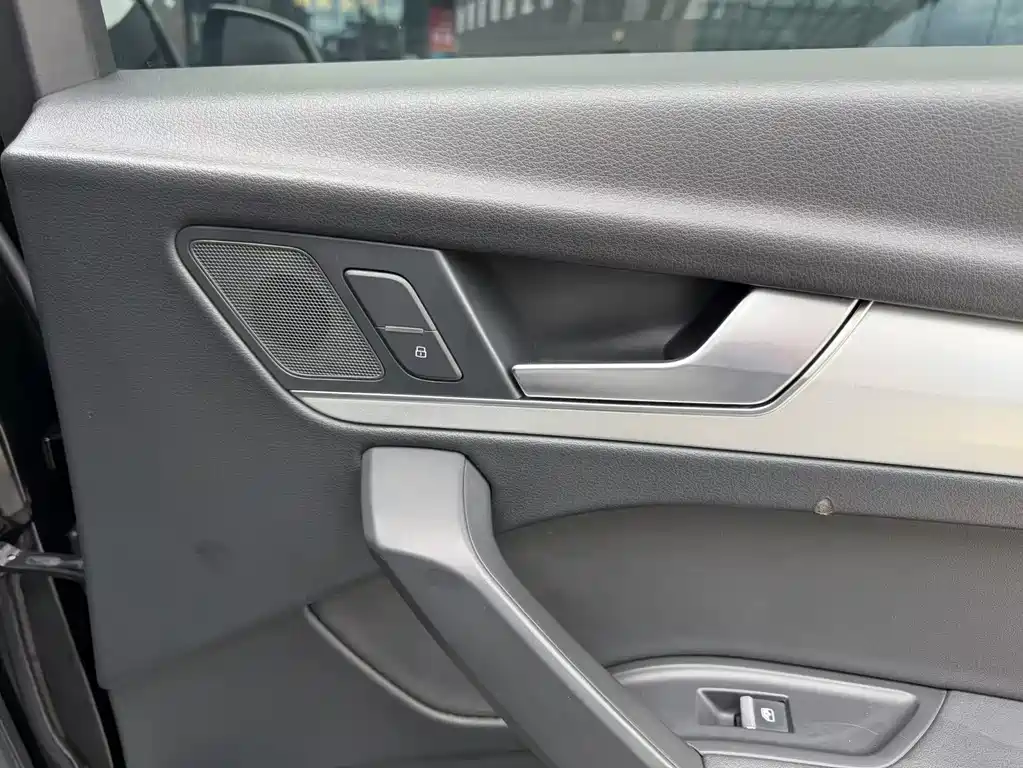 Audi Q5L 2020 — фото 29