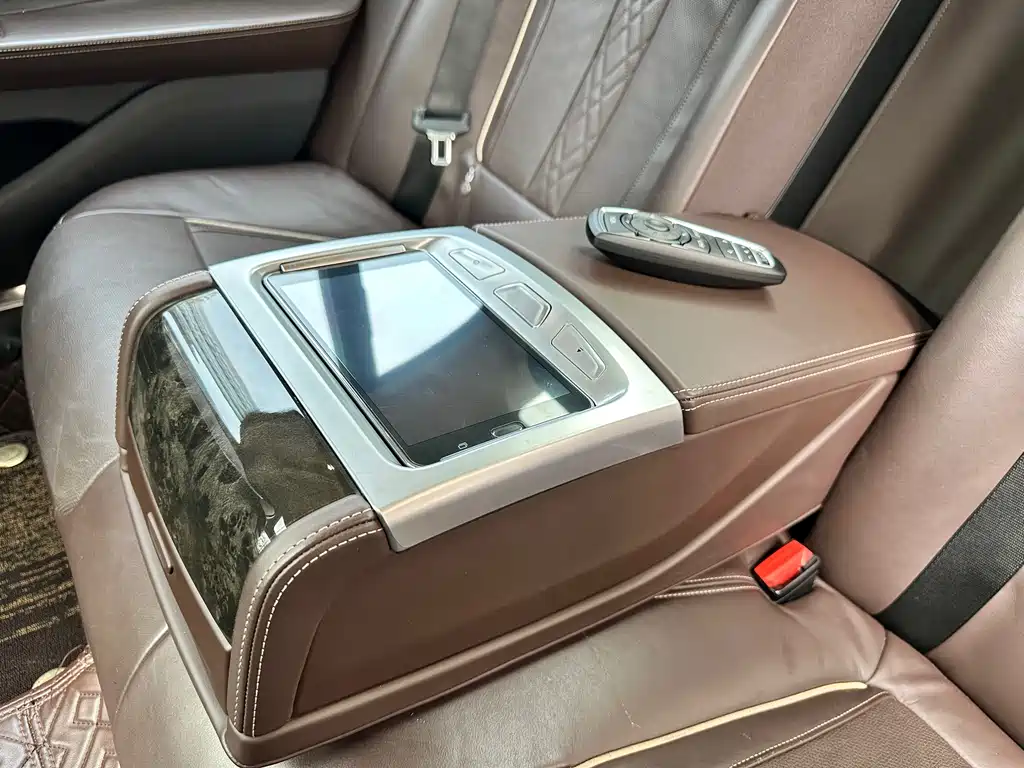 BMW 7 Series 2017 — фото 15