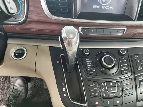Buick GL8 2015