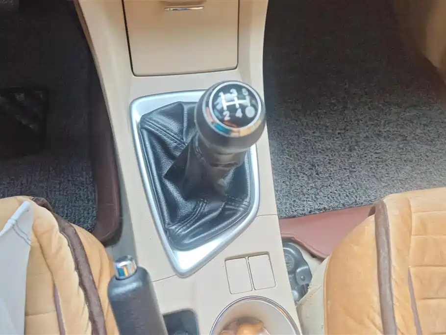 Toyota Corolla 2015 — фото 16