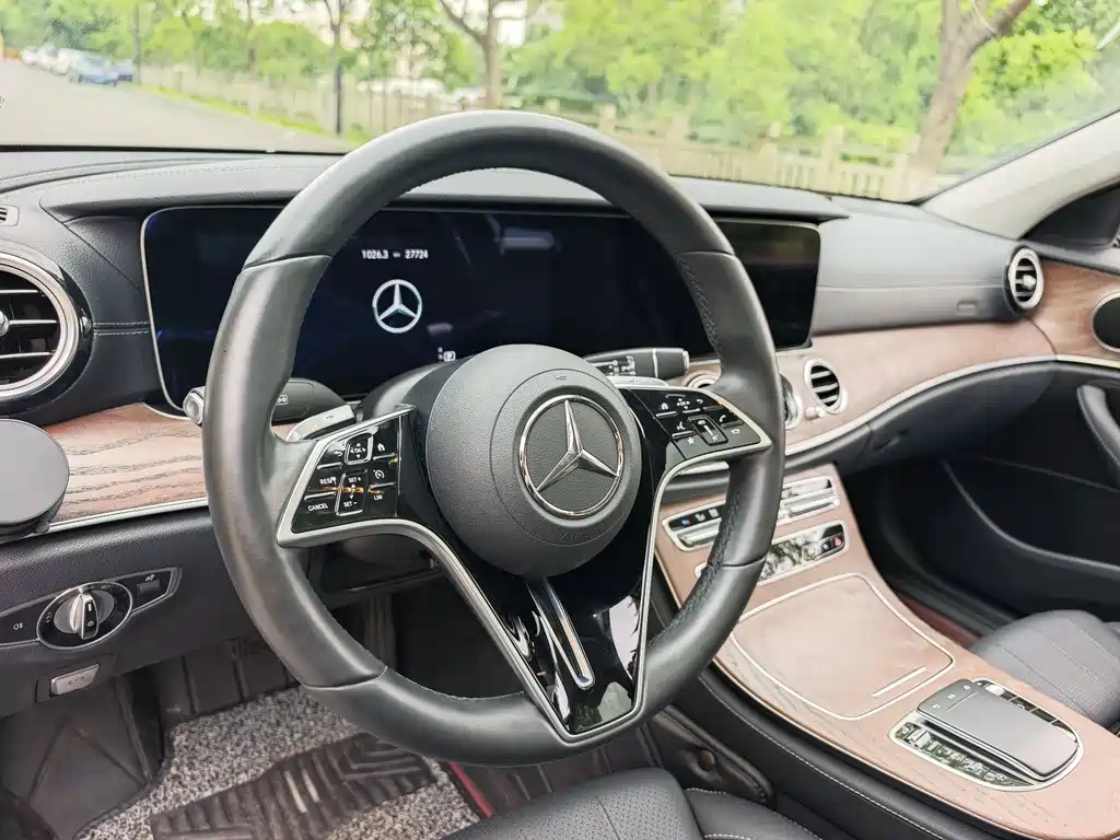Mercedes-Benz E-Class 2023 — фото 9