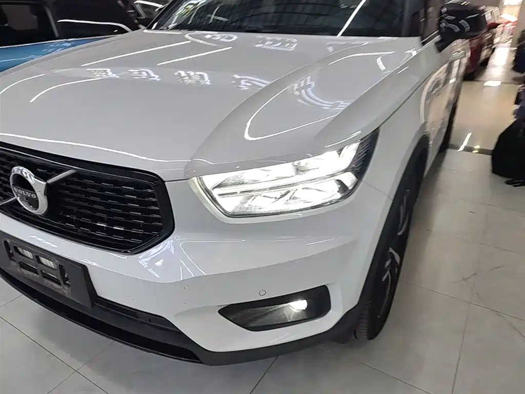 Volvo XC40 2020 — фото 24