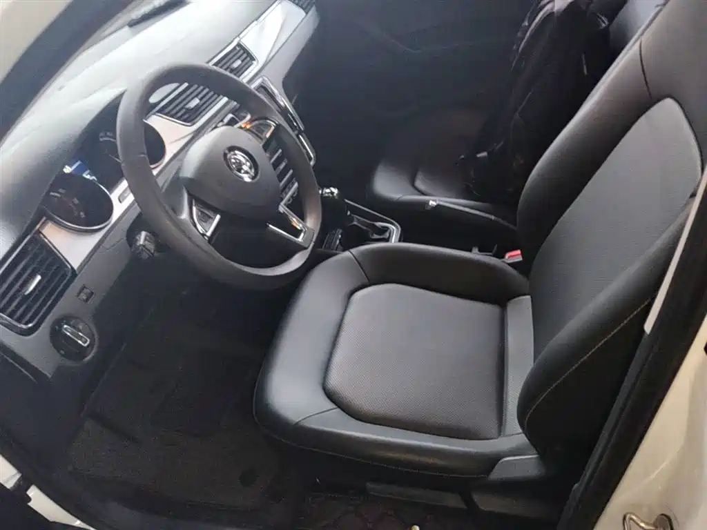 Skoda Rapid 2021 — фото 15