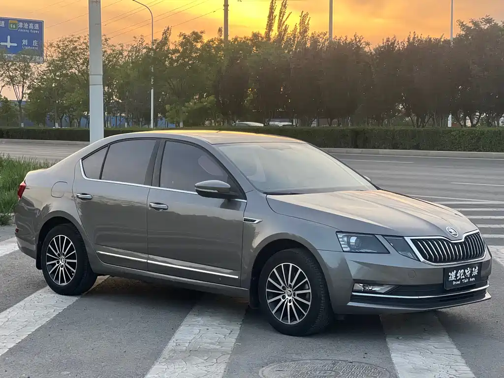 Skoda Octavia 2018 — фото 3