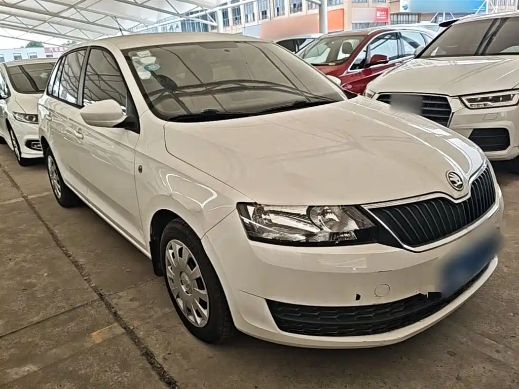 Skoda Rapid Spaceback 2017 — фото 4