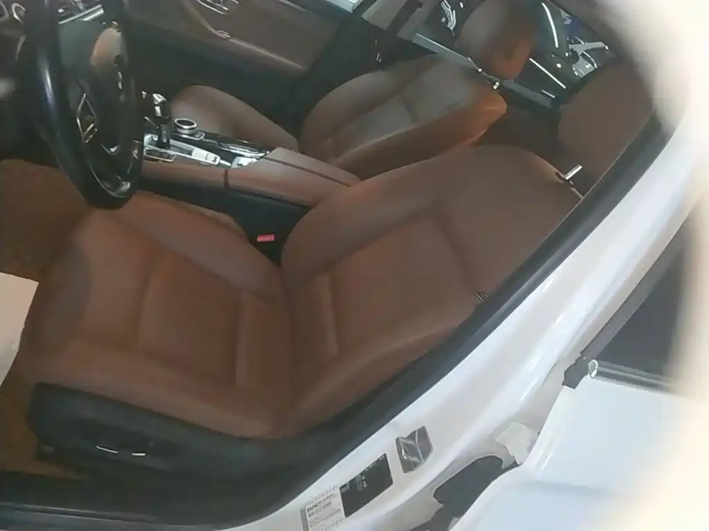 BMW 5 Series 2017 — фото 15