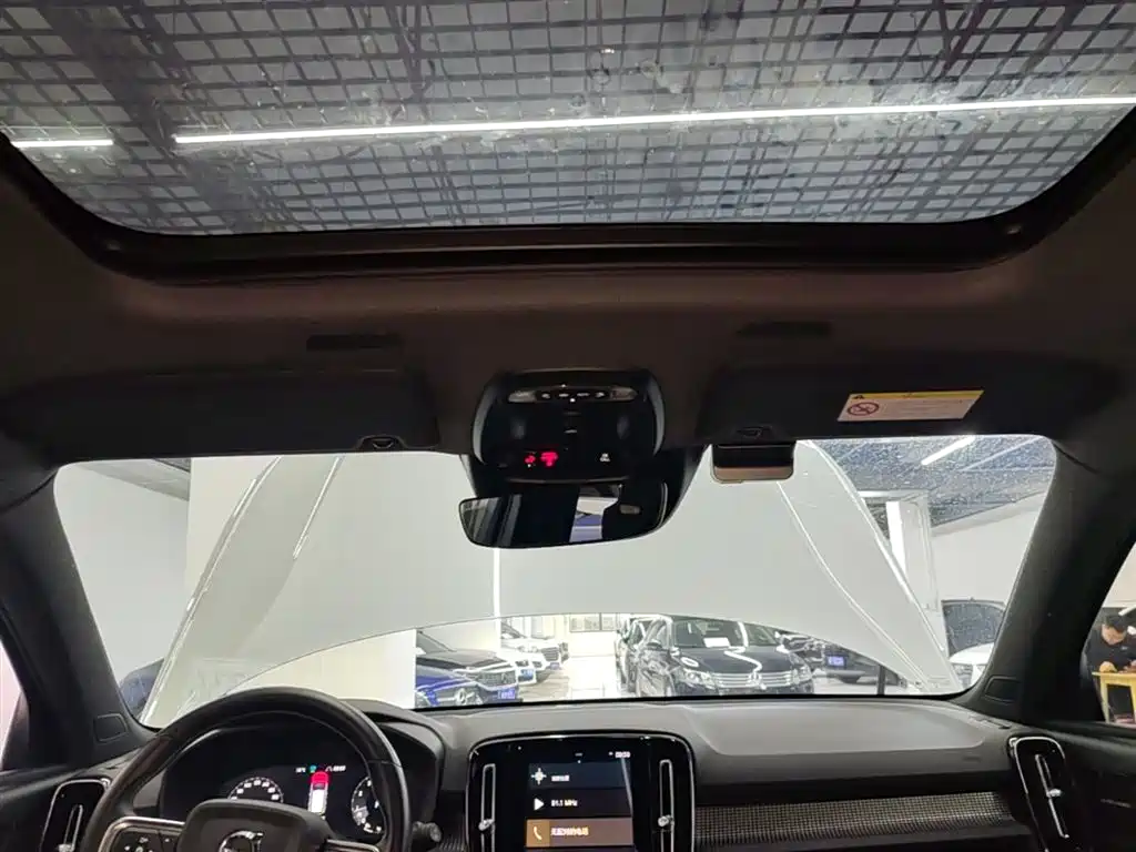 Volvo XC40 2020 — фото 18