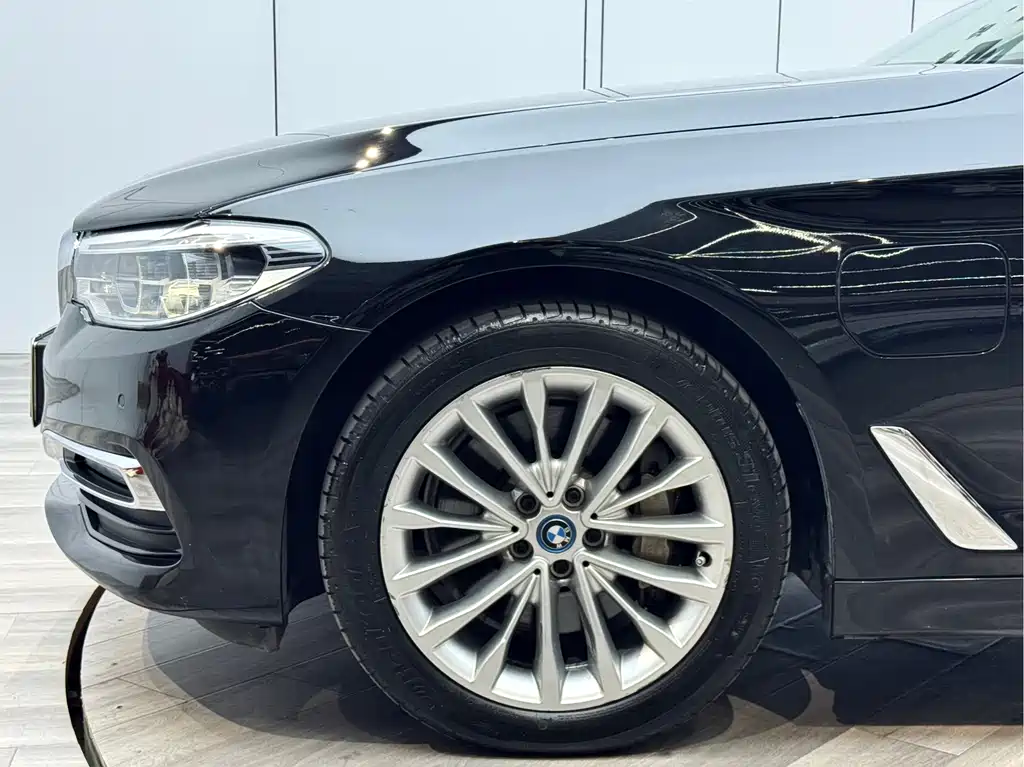 BMW 5 Series New Energy 2019 — фото 10