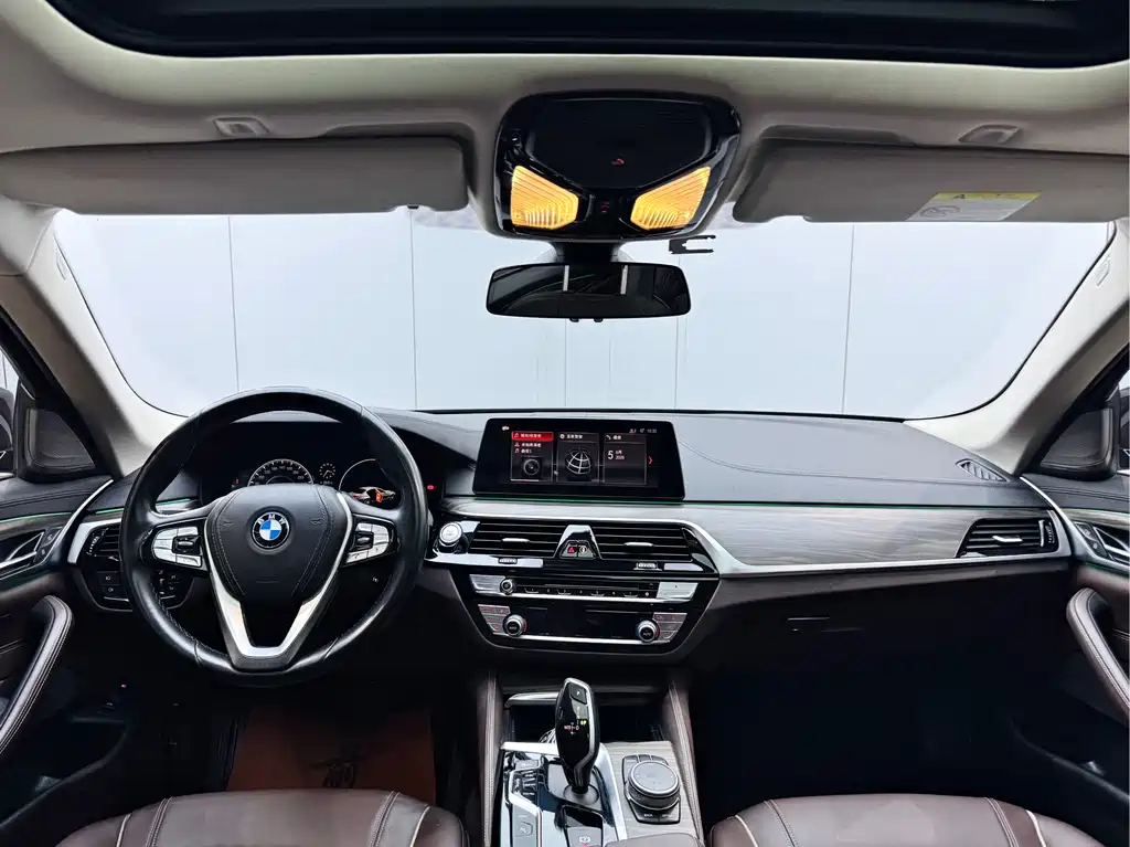 BMW 5 Series New Energy 2019 — фото 3