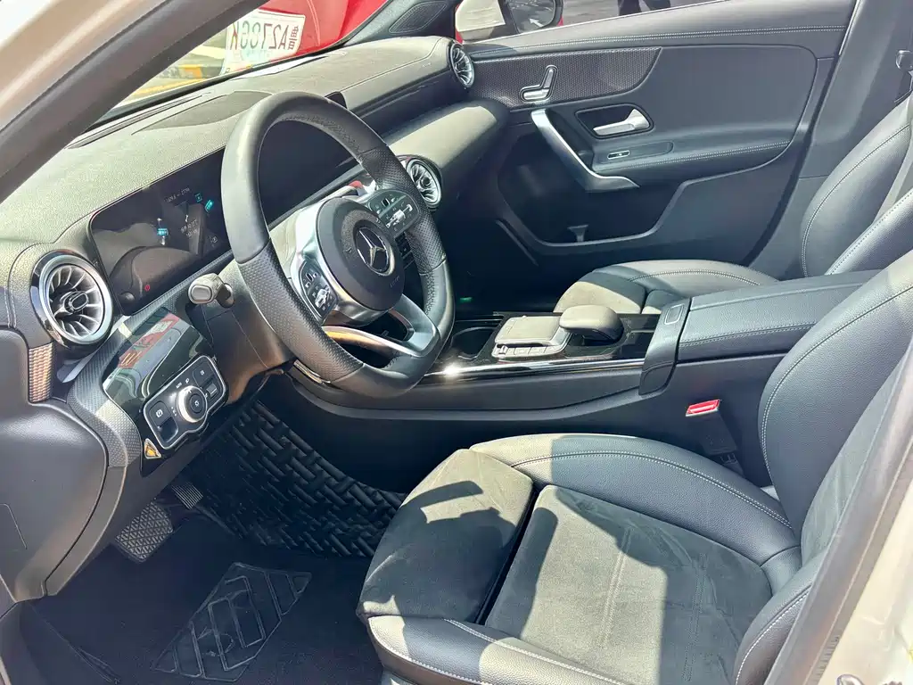 Mercedes-Benz A-Class 2023 — фото 4