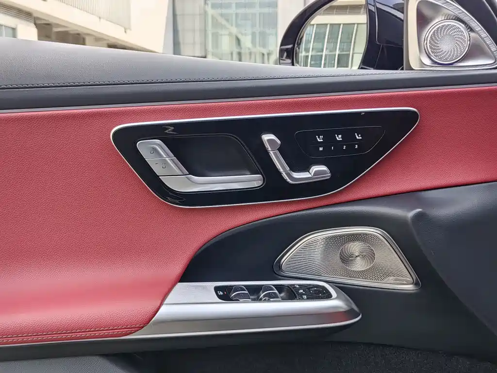 Mercedes-Benz E-Class 2025 — фото 10