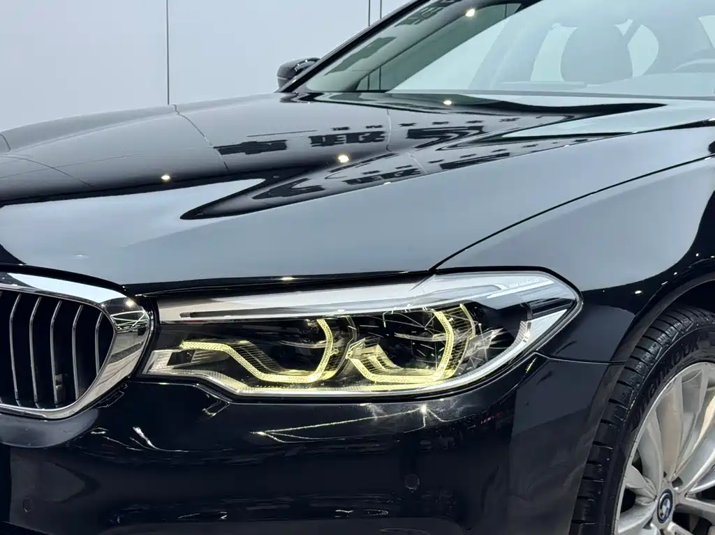 BMW 5 Series New Energy 2019 — фото 8