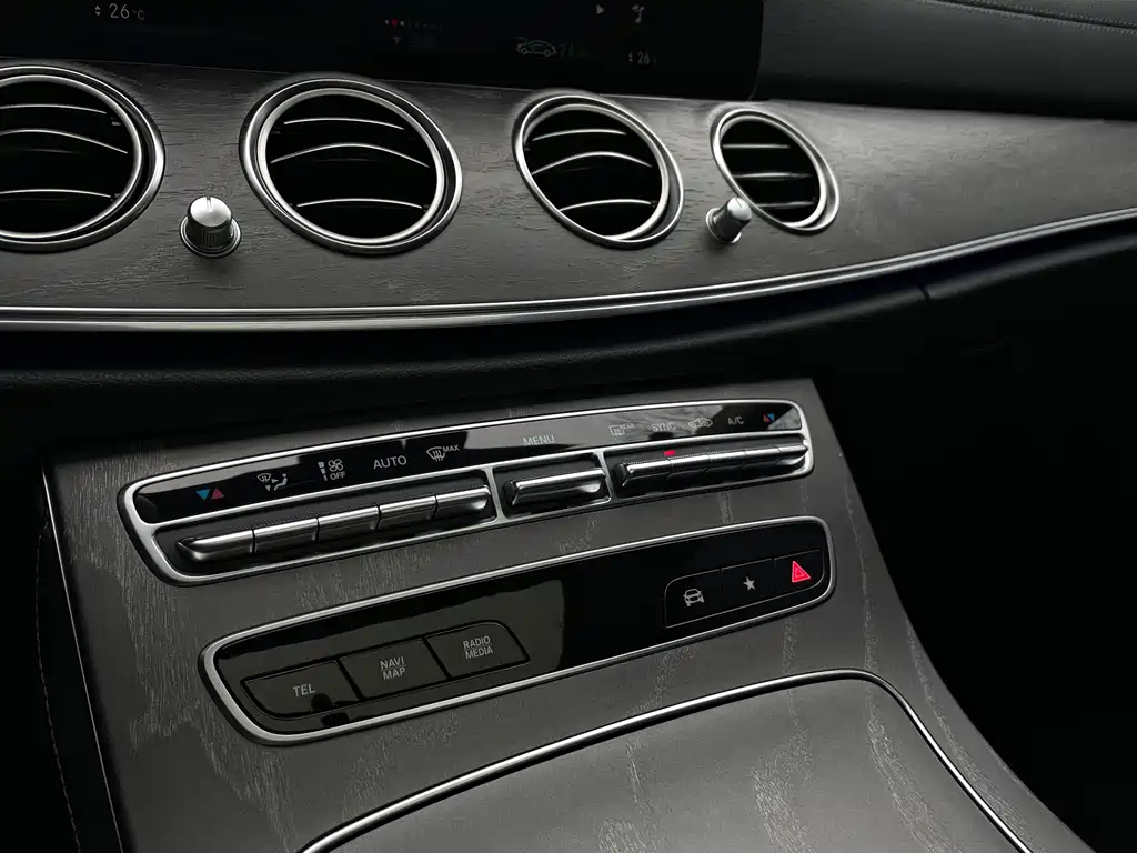Mercedes-Benz E-Class 2021 — фото 14