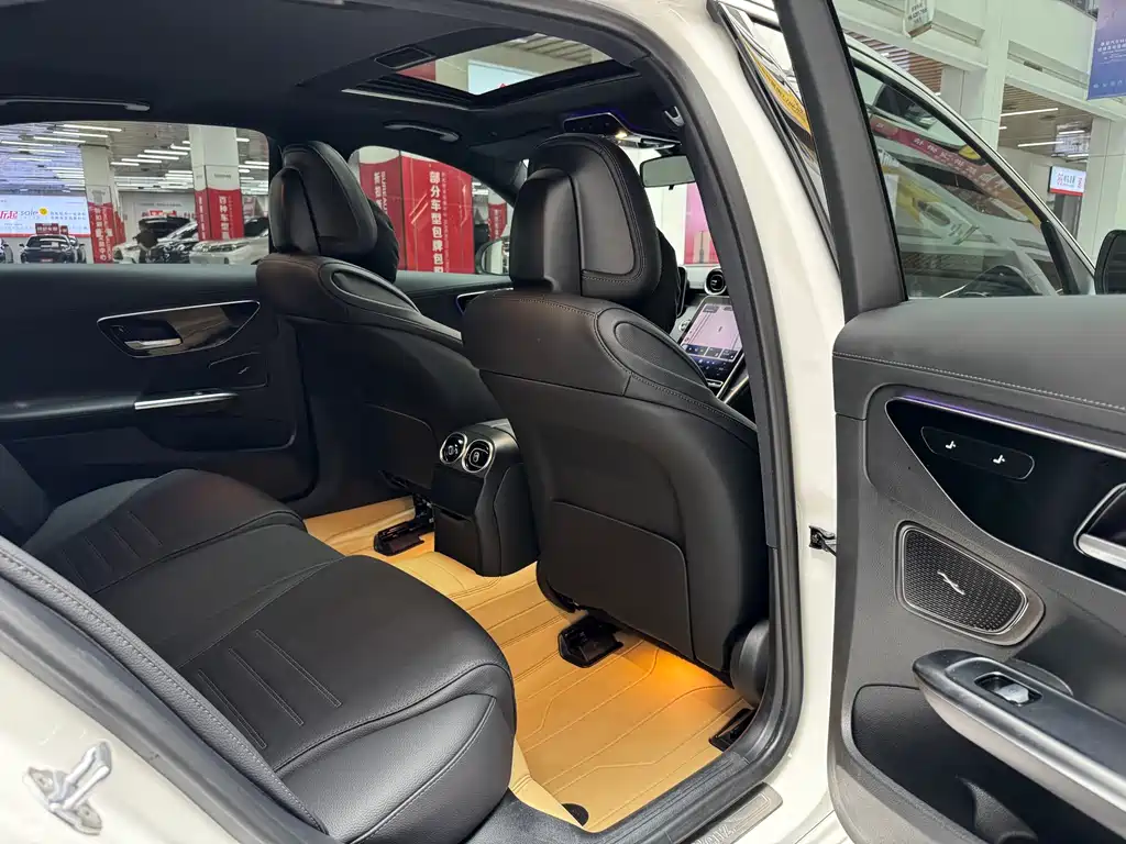 Mercedes-Benz C-Class 2023 — фото 19