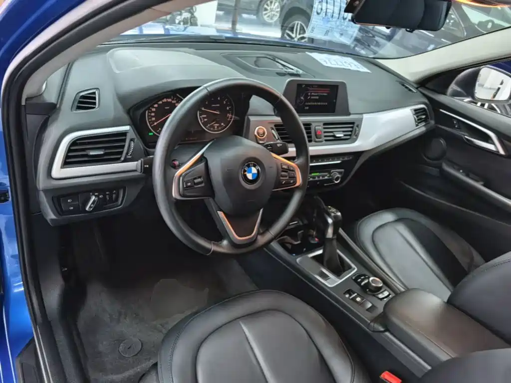 BMW 1 Series 2017 — фото 10