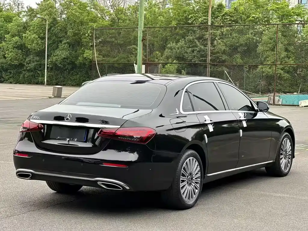 Mercedes-Benz E-Class 2023 — фото 7