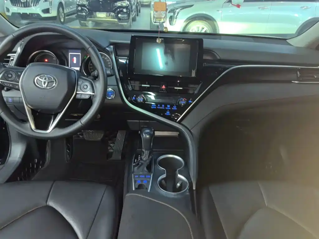 Toyota Camry 2022 — фото 10