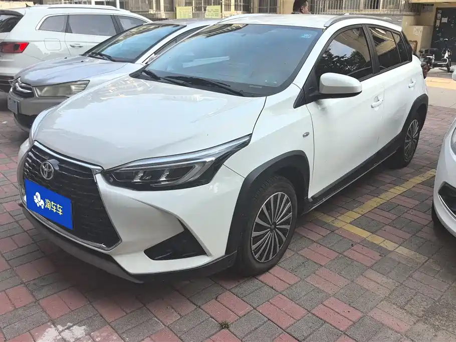 Toyota Yaris L 2021 — фото 1