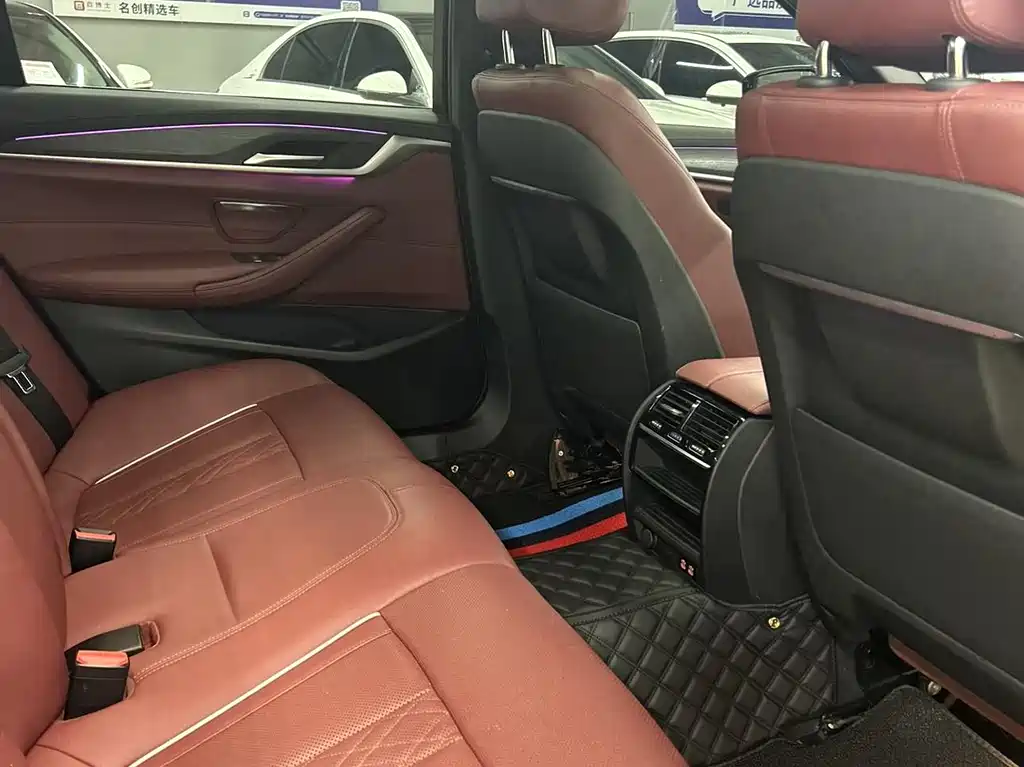 BMW 5 Series 2020 — фото 12