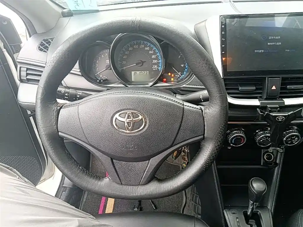 Toyota Yaris L 2018 — фото 11